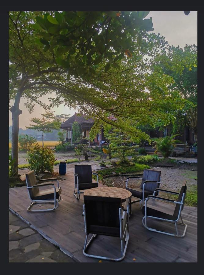Lotus 2 Guest House Magelang Εξωτερικό φωτογραφία