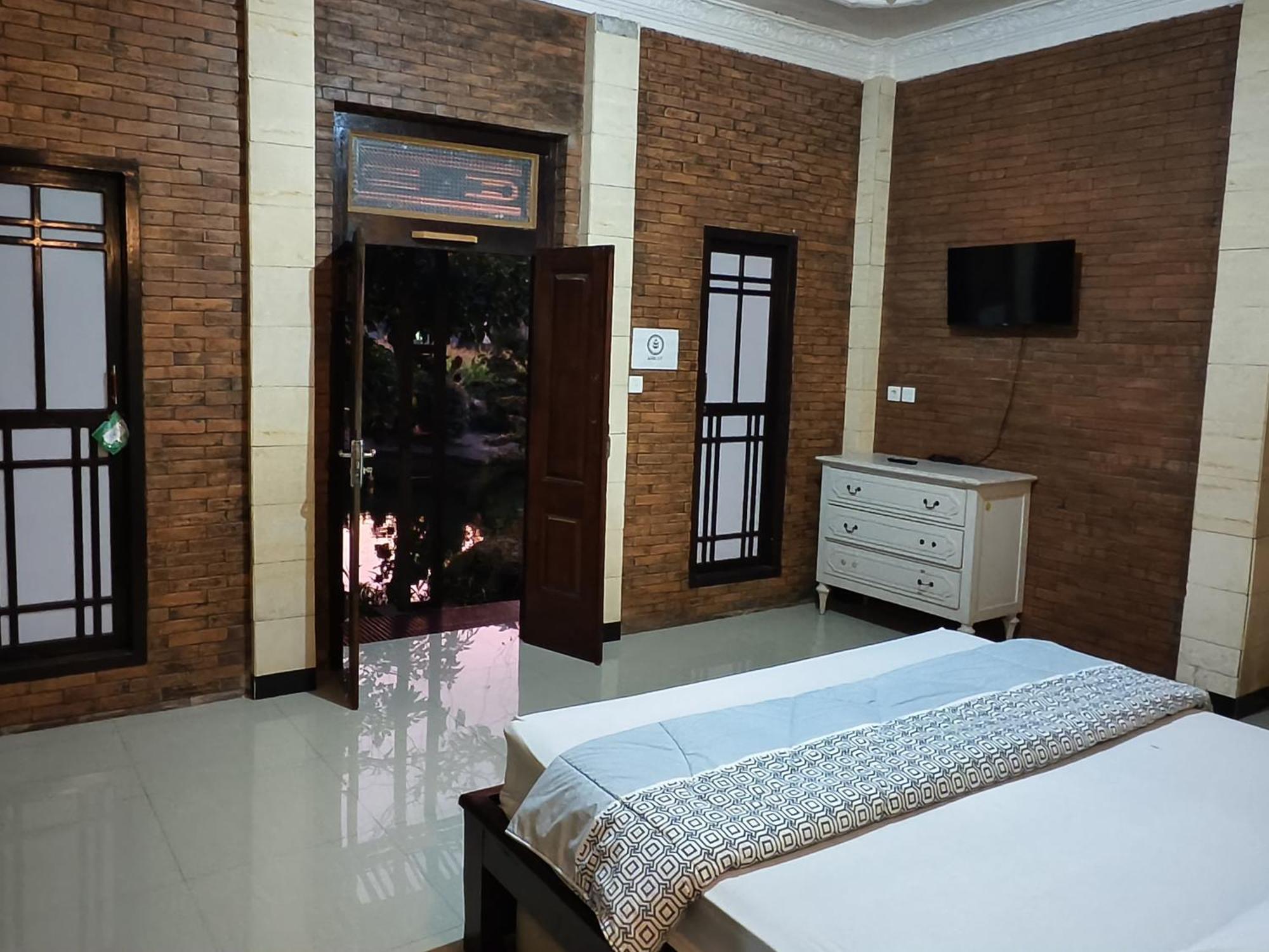 Lotus 2 Guest House Magelang Εξωτερικό φωτογραφία