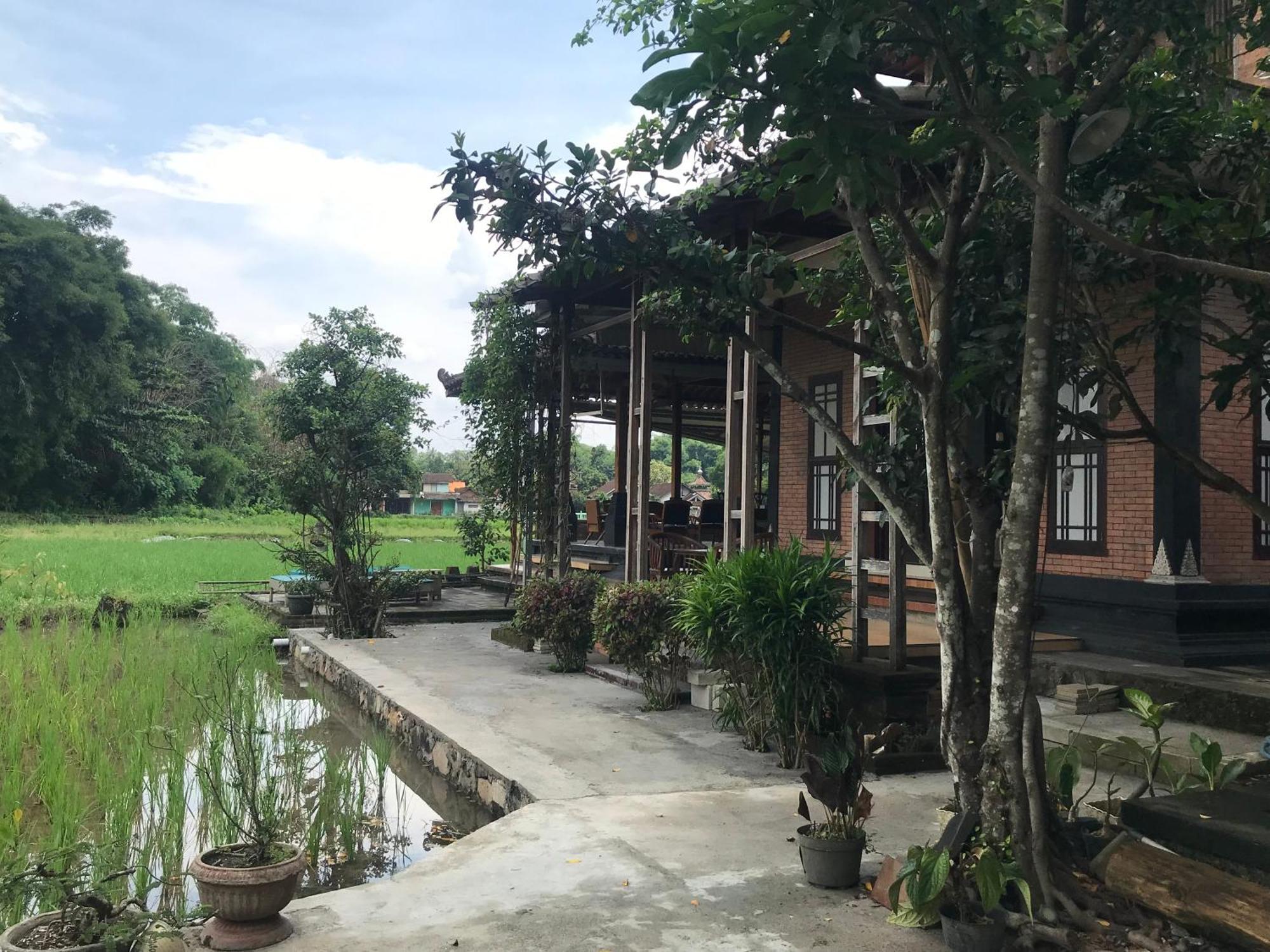 Lotus 2 Guest House Magelang Εξωτερικό φωτογραφία